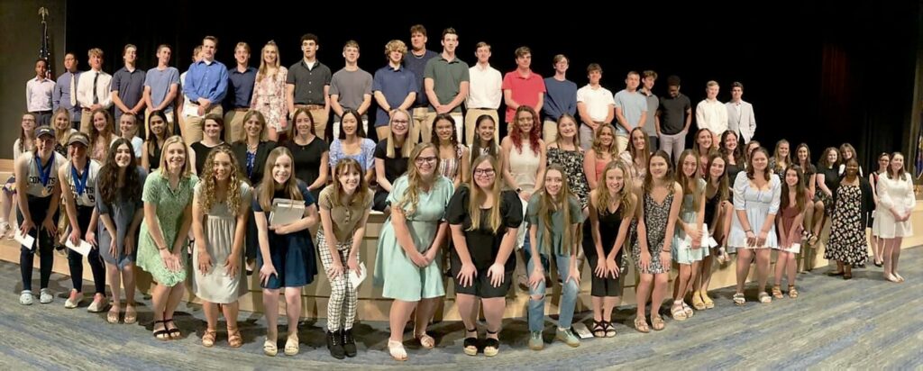 Group photo of 2022 scholarship recipients.